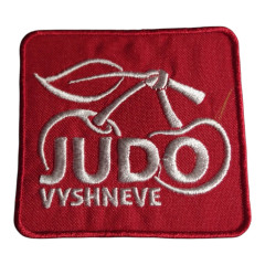 Нашивка «Judo Vyshneve» | Червона  | Нашивка з логотипом у вигляді вишень та написом «JUDO VYSHNEVE».